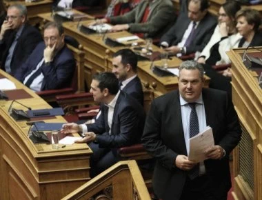 Ο Π.Καμμένος στο βήμα της Βουλής «δίπλα» από τον Α.Τσίπρα (φωτό)